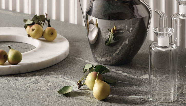 Top in gres porcellanato effetto pietra: design sostenibile in cucina